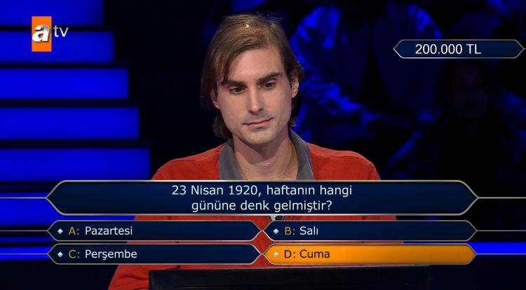 <p><span style="color:#000000"><strong>Yüzde 70 oranında "D Şıkkı Cuma" diyen seyircilere güvenen yarışmacı daha fazla joker kullanmadan doğru yanıtı verdi. </strong></span></p>

