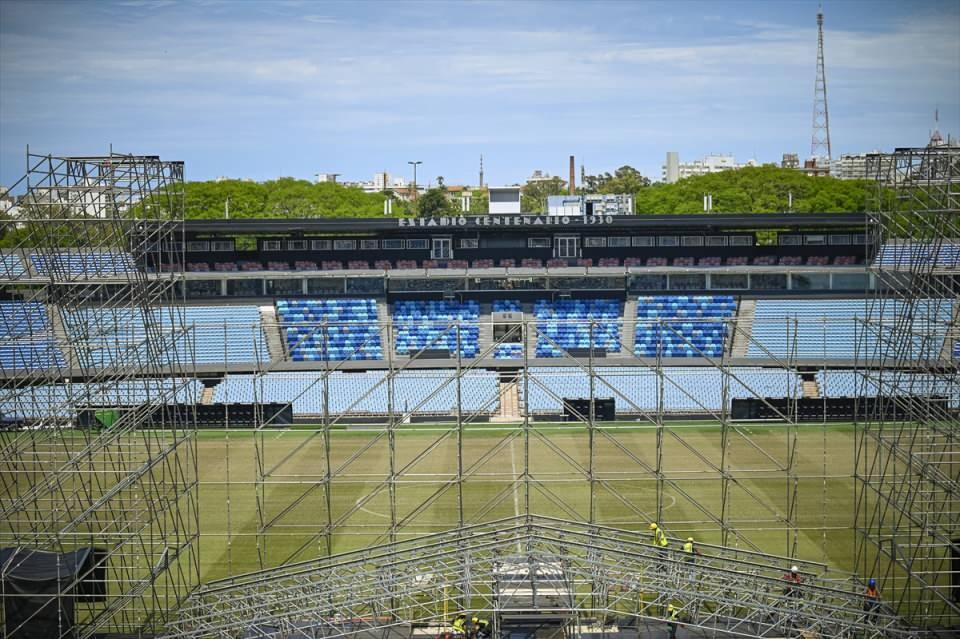 <p>Montevideo şehrini gören, stadyumun güneyinde bulunan ve Türkçesi "Anıtlar Kulesi" anlamına gelen Torre de los Homenajes, 100 metre yüksekliğinde ve Montevideo'nun Tarihsel Mirası listesinde yer alıyor.</p>

<p> </p>
