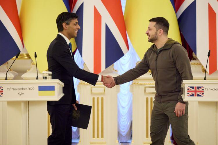 <p>Zelenskiy, "Savaşın ilk günlerinden beri Ukrayna ve İngiltere en güçlü müttefikler oldu." değerlendirmesinde bulundu.</p>
