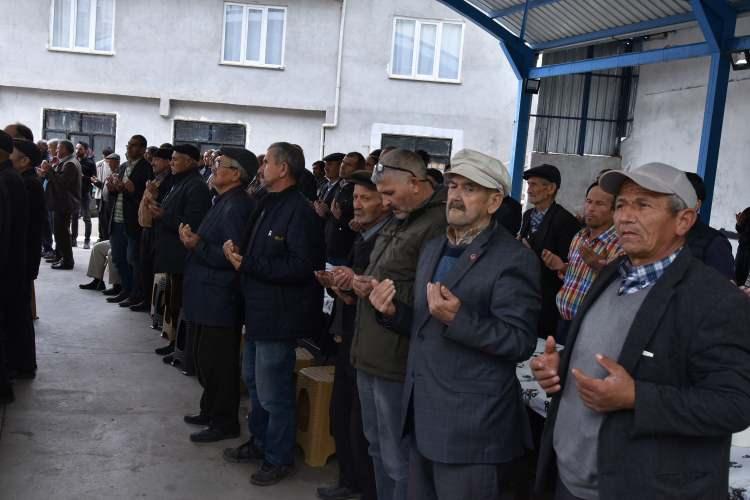 <p>Balıkesir’in gelenek ve göreneklerine bağlı doğal şehir ünvanlı ilçesi Sındırgı’da yağmur hayrı geleneği de yaşatılmaya devam ediyor.</p>