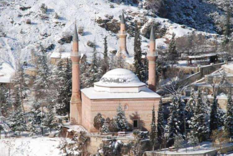 <p>BİLECİK: Bizanslılar döneminde burada Bilekoma adlı bir kale vardı. Osman bey burayı alınca bu adı Bilecik olarak adını verdi.</p>