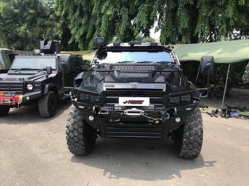 <p>Yörük 4X4, modüler tasarımı sayesinde yüksek yoğunluklu çatışma ortamlarında muharip, personel taşıyıcı, hava savunma ve keşif aracı gibi roller üstlenebiliyor.</p>

<p> </p>

