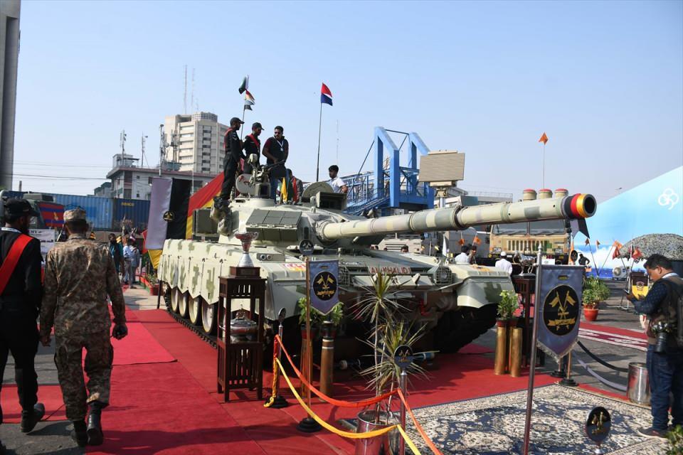 <p>Pakistan Dışişleri Bakanı Bilaval Butto Zerdari, burada yaptığı açıklamada, fuarın, dünya genelinde özel ve kamu savunma şirketlerine ürünlerini tanıtmak için fırsat sunacağını belirtti.</p>

<p> </p>
