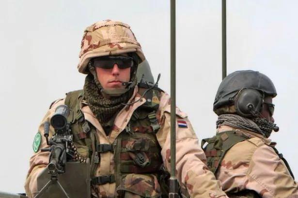 <p>Hollanda<br />
<br />
14.2 Milyar Dolar</p>
