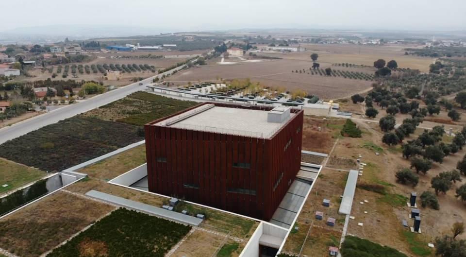<p>Çanakkale'de, 5 bin 600 yıllık geçmişe sahip Troya Ören Yeri'nden çıkan eserlerin sergilendiği Troya Müzesi'ni, 2022 yılında 9 milyon kişi internette arama motorlarında arattı. </p>