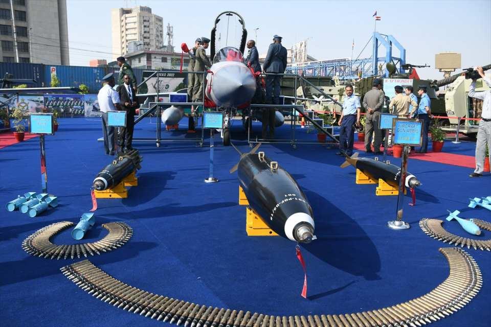 <p> Pakistan'ın Karaçi şehrinde düzenlenen ve 28 Türk savunma şirketinin katıldığı "Uluslararası Savunma Fuarı ve Semineri IDEAS 2022" başladı.</p>