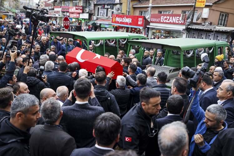 <p>Hayatını kaybedenler son yolculuklarına uğurlandı. Hain saldırıda hayatını kaybeden Adem Topkara (40) ve eşi Elif Topkara (37) için Ayazağa Merkez Camii'nde cenaze töreni düzenlendi. </p>
