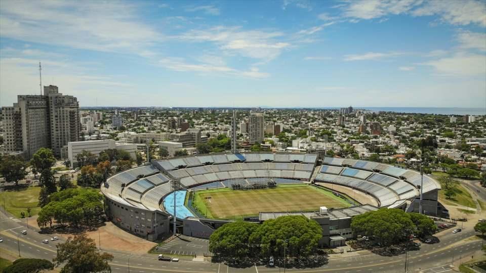 <p>Montevideo'nun Parque Batlle Mahallesi'nde bulunan Yüzüncü Yıl Stadyumu, 1930 FIFA Dünya Kupası için özel inşa edildi ve inşaatında çalışan göçmenler 9 ay gibi rekor bir sürede stadyumu tamamladı.</p>

<p> </p>
