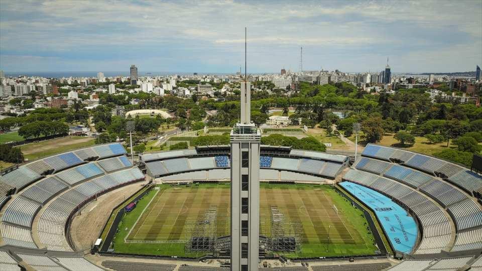 <p>Uluslararası Futbol Federasyonları Birliği'nin (FIFA) 1930'da düzenlediği ilk Dünya Kupası finalinin oynandığı Estadio Centenario (Yüzüncü Yıl Stadyumu) Uruguay'da bulunuyor.</p>
