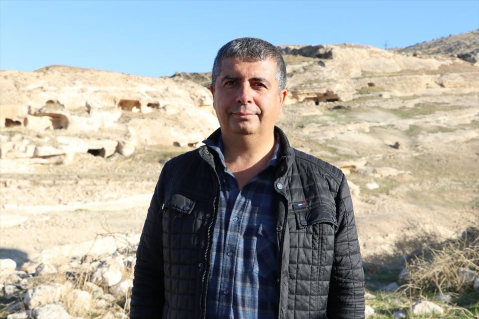 <p>Günümüze kadar ulaşabilen, büyük bir kısmı toprak altında kalan bu kanalların öncelikli olarak belgelenmesi, sonra kazı yapılarak gerek bilim dünyasına gerekse turizme kazandırılması gerekir." ifadelerini kullandı.</p>

<p> </p>

