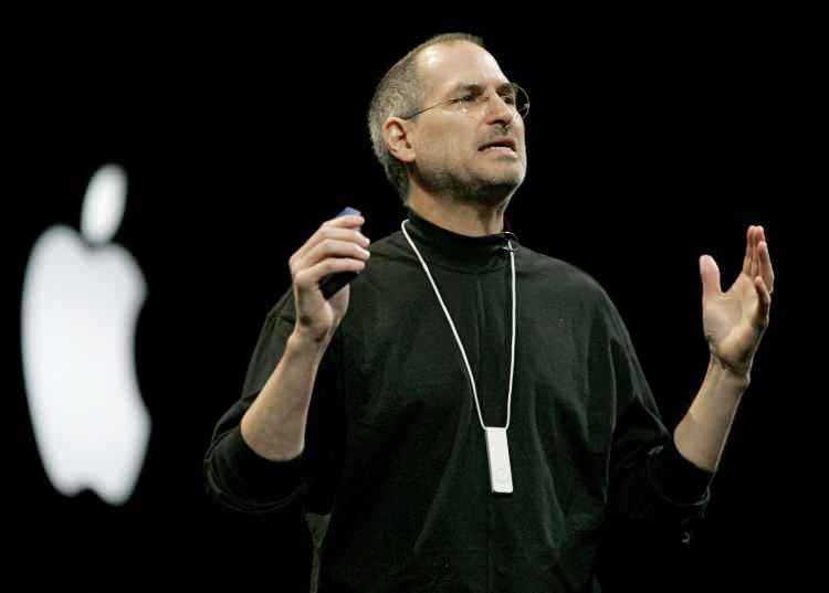 <p><strong>Apple'ın eski CEO'su  Steve Jobs'a ait olan terlikler açık arttırmaya çıktı. Birkensotock markalı terlikler rekor fiyata satıldı. </strong></p>
