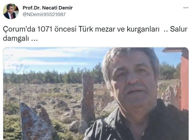 <p><strong>'KURGAN TÜRKÇE BİR SÖZCÜKTÜR'</strong></p>
<p> </p>
<p>Kurganlara ilişkin de değerlendirmede bulunan Demir, "Çorum’daki sahipsiz bu mezarlık, mezar başlarındaki çok yüksek balballara göre iki dönem arasında oluşturulduğu anlaşılmaktadır. Kurgan, korumak sözcüğünden türetilmiş Türkçe bir sözcük olup ölülerin korunması için oluşturulan mezarlara denmektedir. Kurganlar, önemli kişiler için inşa edilen mezarladır. Bütün bunlara dikkat edildiğinde Çorum yakınlarında tespit edilen mezarlığın 1071 yılı öncesi Anadolu’ya gelip yerleşen Türklere ait olduğu anlaşılmaktadır. Mezarlıkta çocuk kabri olmadığı için bir savaş sonrası oluşturulduğu düşünülmektedir" diye konuştu.</p>