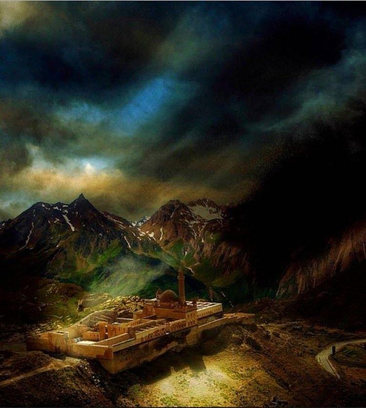 <p>AĞRI: İsmi sınırları içindeki "Ararat" dağından alır. Çok eski çağlarda yeryüzü korkunç bir su baskınınına uğradı.(Nuh Tufanı) Nuh peygamber bütün canılardan bir çifti alarak bir gemiye bindirdi. Gemi Cudi (İslam kaynaklarına göre) (Hristiyan kaynaklarına göre de Ararat – Ağrı) dağına kondu. Ararat, önce aran sonra da Ağrı adını aldı.</p>