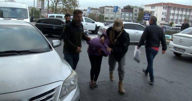 <p>SALDIRI SIRASINDA İSTİKLAL CADDESİ'NDEYMİŞ</p>
<p>Olaydan sonra ilginç detaylar da ortaya çıkmaya başladı. Ünlü oyuncu Cansel Elçin'in bombalı saldırı esnasında İstiklal Caddesi'nde olduğunu açıkladı.</p>