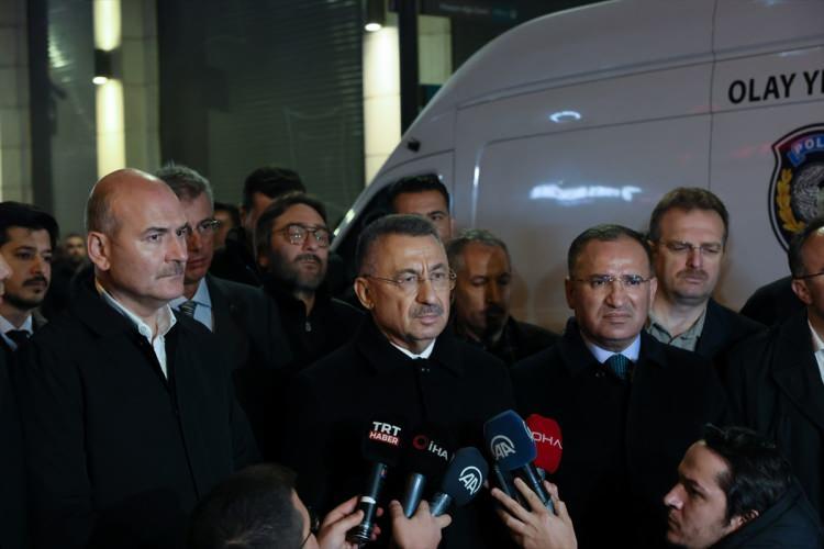 <p>Cumhurbaşkanı Yardımcısı Fuat Oktay, İstiklal Caddesi'ndeki patlamaya ilişkin, "An itibarıyla 4'ü olay yerinde olmak üzere 6 kişiyi kaybetmiş durumdayız. Allah rahmet eylesin. Yakınlarına da tekrar baş sağlığı diliyoruz. 2'si ağır olmak üzere 81 de yaralımız var." dedi.</p>
