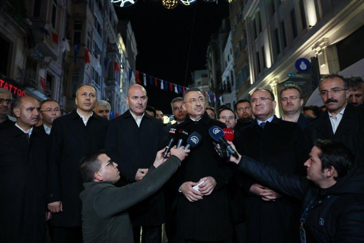 <p>Daha sonra basın mensuplarına açıklamalarda bulunan Oktay, İstiklal Caddesi'nde Mis Sokağı kavşağında talihsiz bir olayla karşı karşıya olduklarını belirterek, "Tüm ülkemizin ve milletimizin başı sağ olsun, geçmiş olsun diyoruz. Şu an itibarıyla kadın olduğunu değerlendirdiğimiz bir saldırganın, bir bombayı patlatması sonucu bu kavşakta oluşan bir terör eylemi olduğunu değerlendiriyoruz şu ana kadar ki elde edilen bilgiler çerçevede." diye konuştu.</p>

<p> </p>
