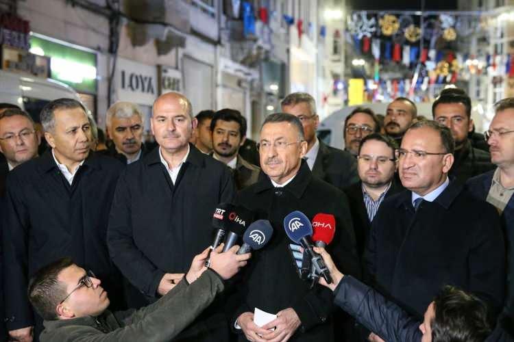 <p>"An itibarıyla 4'ü olay yerinde olmak üzere 6 kişiyi kaybetmiş durumdayız. Allah rahmet eylesin. Yakınlarına da tekrar baş sağlığı diliyoruz. 2'si ağır olmak üzere 81 de yaralımız var. İlk etapta Taksim İlk Yardım Hastanemiz olmak üzere çeşitli, farklı hastanelerde bu yaralılarımız da tedavi altında. Ümit ediyoruz hepsi de biran önce sağlığına kavuşurlar."</p>

<p> </p>
