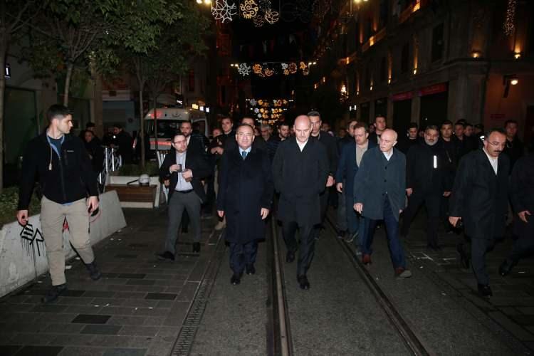 <p>Oktay, emniyet güçlerinin, savcılığın ve adli birimlerin çalışmalarını yürüttüklerini, olay yeri incelemenin tüm hızıyla devam ettiğini, olay yerinde görevli 8 savcı olduğunu, Adli Tıp'ta da 6 savcının ilave olarak çalışmalarını devam ettirdiğini kaydetti.</p>
<p> </p>