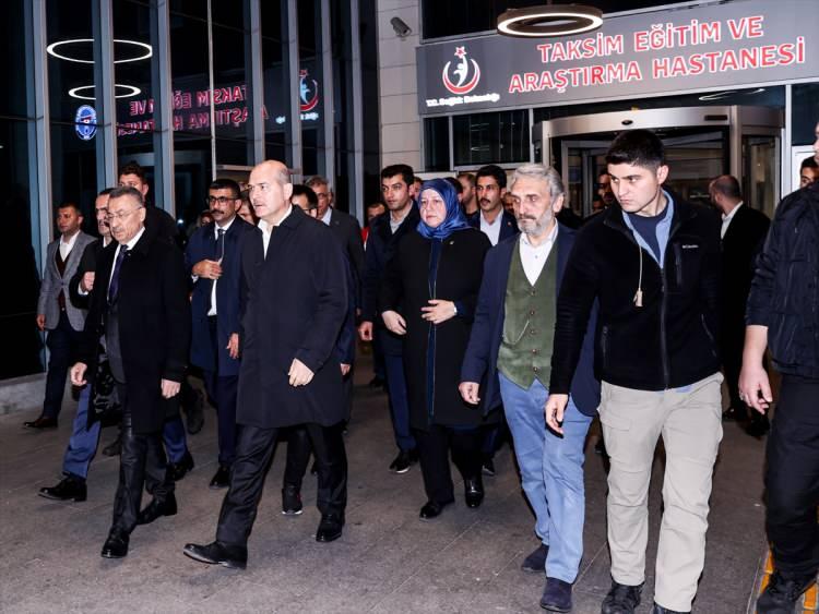 <p><strong>YARALILARA ZİYARET</strong></p>
<p>Cumhurbaşkanı Yardımcısı Fuat Oktay, İstiklal Caddesi'ndeki patlamada yaralanan 81 kişiden 39'unun taburcu edildiğini bildirdi.</p>
<p>Oktay, İçişleri Bakanı Süleyman Soylu ile Beyoğlu İstiklal Caddesi'nde patlamanın yaşandığı alandaki incelemelerinin ardından çeşitli hastanelerde tedavi altına alınan yaralıları ziyaret etti.</p>