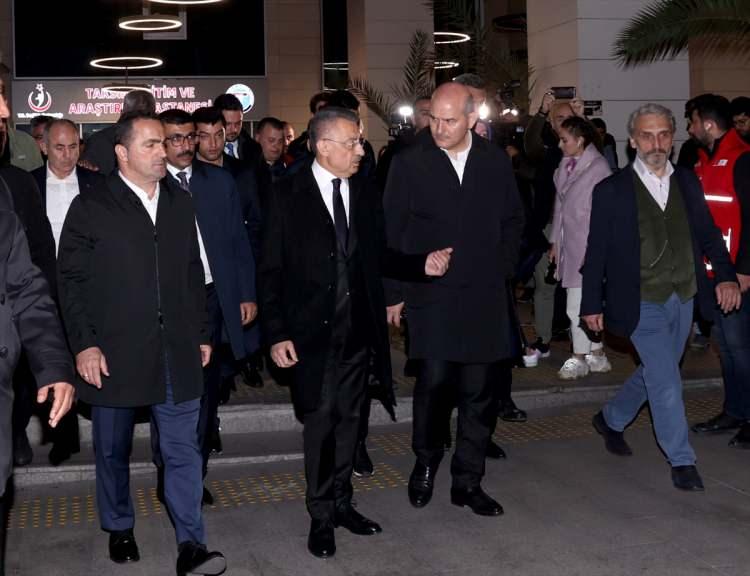 <p>İlk olarak Taksim Eğitim ve Araştırma Hastanesi'ne, ardından Prof. Dr. Cemil Taşcıoğlu Şehir Hastanesi'ne giden Oktay ve Soylu, yaralıların sağlık durumları hakkında yetkililerden bilgi aldı.</p>
<p> </p>