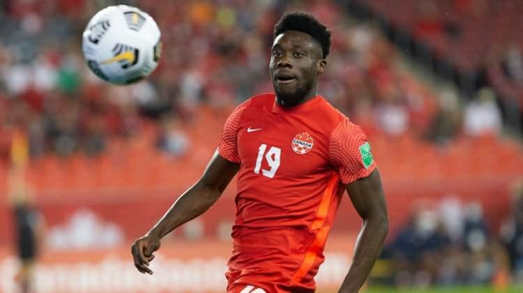 <p>Sol Bek: Aphonso Davies / 70 Milyon Euro / Kanada </p>