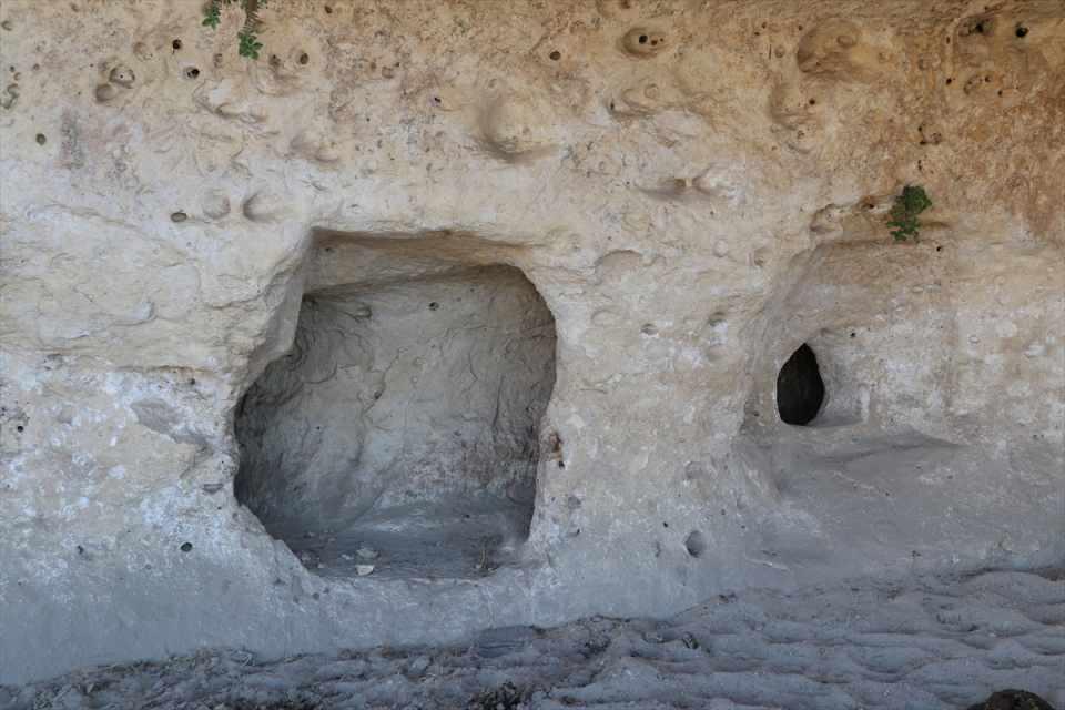 <p>Hasankeyf'teki arkeolojik kazı kapsamında yapılan arazi taramasında Artuklu dönemine ait 800 yıllık olduğu düşünülen su şebekesi tespit edildi.</p>

<p> </p>
