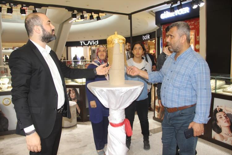 <p>Biz bunu Sultan Alparslan’ın Malazgirt zaferinde ki miğferinin aynısının altınını yapmak ve o tarihteki miğferi sergilemek istedik. </p>
