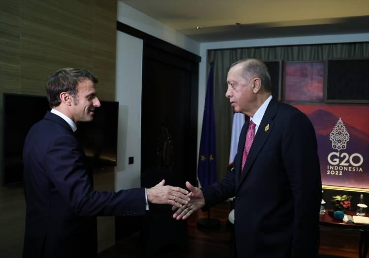 <p> Cumhurbaşkanı Recep Tayyip Erdoğan, zirvede Fransa Cumhurbaşkanı Emmanuel Macron ile bir araya geldi.</p>