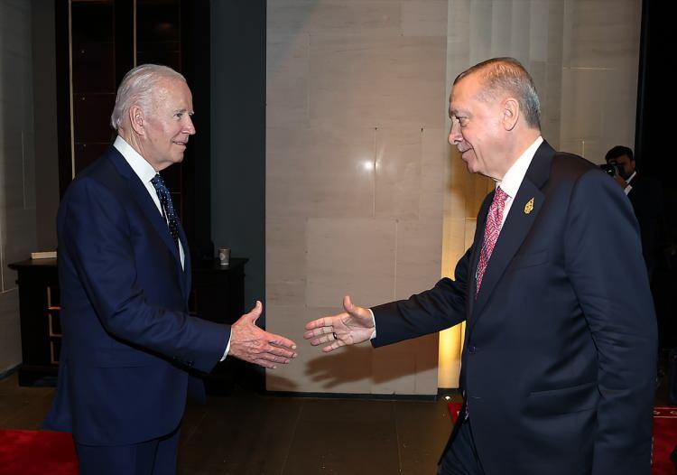 <p>Cumhurbaşkanı Recep Tayyip Erdoğan, zirve kapsamında ABD Başkanı Joe Biden ile bir araya geldi.</p>
<p> </p>