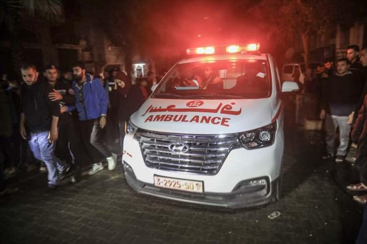 <p>Sivil savunma ekiplerinin, yangını kontrol altına aldığı ve diğer binalara sıçramasını önlediği kaydedildi.</p>
