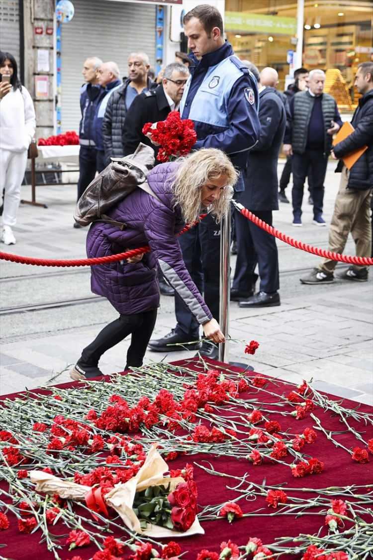 <p>Beyoğlu Belediye Başkanı Haydar Ali Yıldız da hain saldırıyı lanetlediklerini vurguladı.</p>