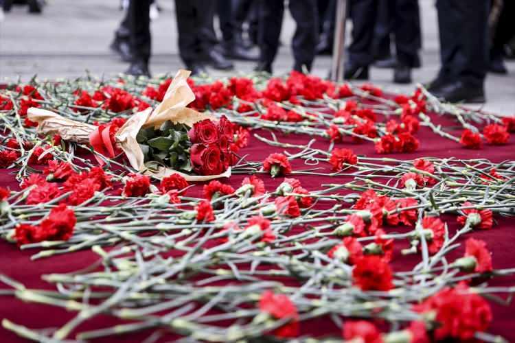 <p>Saldırıda hayatını kaybedenlere Allah'tan rahmet, yaralılara şifa dileyen Yıldız, esnafı da ziyaret ederek geçmiş olsun dileklerini ileteceklerini kaydetti.</p>