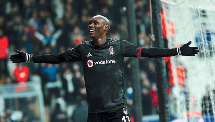 <p>13- Atiba Hutchinson<br />
<br />
Beşiktaş'ın 39 yaşındaki dinamosu Atiba Hutchinson, ülkesi Kanada ile F Grubu'nda mücadele edecek.</p>