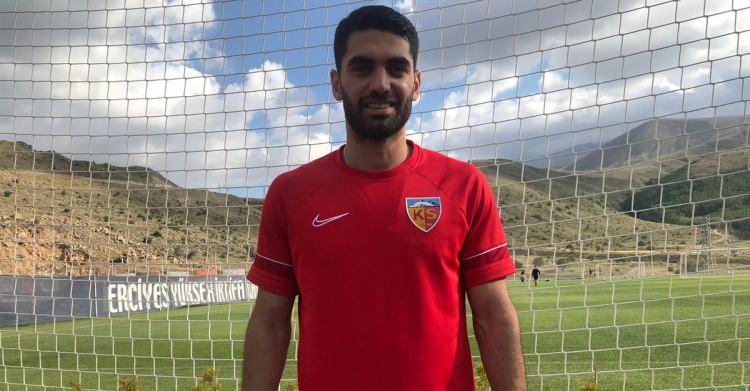 <p>19- Ali Karimi<br />
<br />
Majid Hosseini gibi Ali Karimi de İran'ın Dünya Kupası kadrosunda yer alacak.</p>