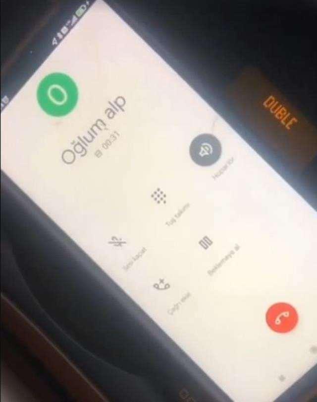 <p><span style="color:#000000"><strong>Oğlunun telefonu üzerinden kızıyla konuştuğu anları video şeklinde yayınlanan genç kadın, Aden'in ağlayarak yardım istediği anları kanıtladı. </strong></span></p>
