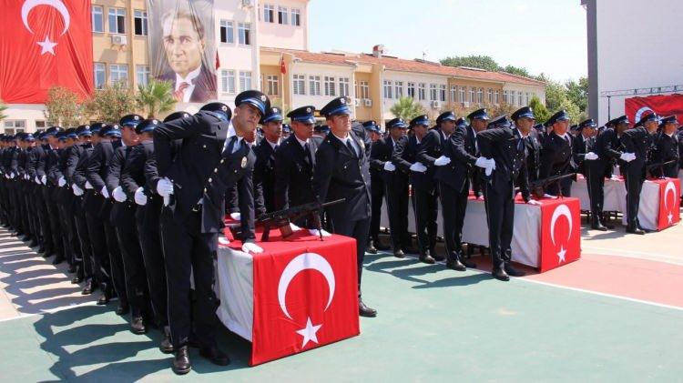 <p>2) Affa uğramış veya hükmün açıklanmasının geri bırakılmasına karar verilmiş olsa bile devletin güvenliğine karşı suçlar, Anayasal düzene ve bu düzenin işleyişine karşı suçlar, zimmet, irtikâp, rüşvet, hırsızlık, dolandırıcılık, sahtecilik, güveni kötüye kullanma, hileli iflas, ihaleye fesat karıştırma, edimin ifasına fesat karıştırma, suçtan kaynaklanan malvarlığı değerlerini aklama, kaçakçılık veya cinsel dokunulmazlığa karşı suçlardan dolayı mahkûm olmamak veya bu suçlardan dolayı devam etmekte olan bir soruşturma veya kovuşturma bulunmamak veya kovuşturması uzlaşma ile neticelenmemiş olmak,</p>
