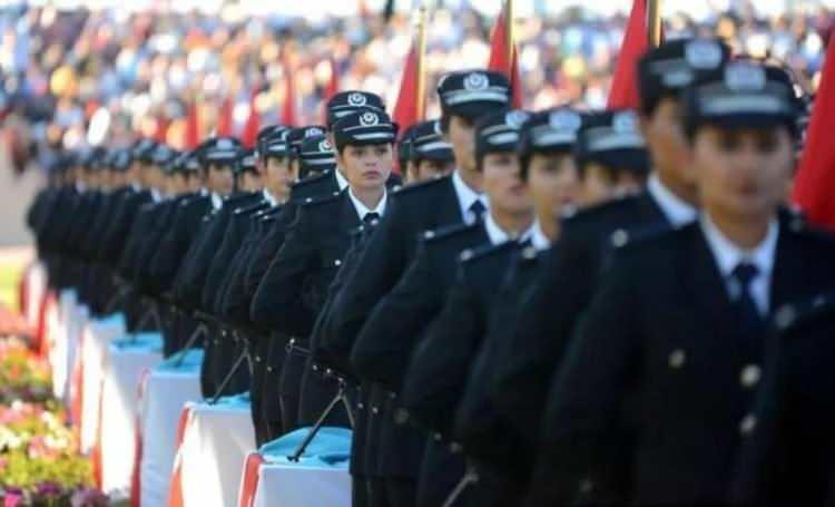 <p>j) Kamu haklarını kullanmaktan yoksun bırakılmış olmamak, k) Sağlık Yönetmeliği hükümleri hariç, polis eğitim kurumlarından çıkarılmamış olmak,</p>
<p>l) Güvenlik soruşturması ve arşiv araştırması olumlu olmak.</p>