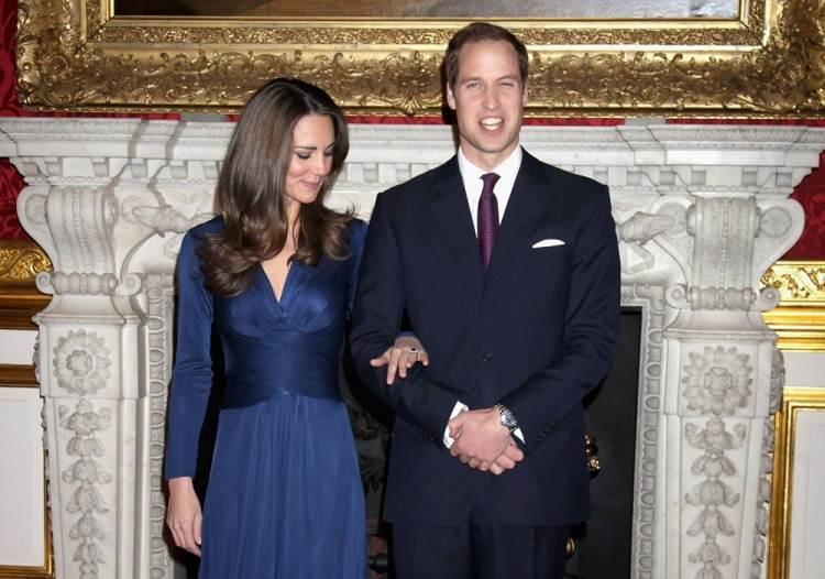 <p><span style="color:#000000"><strong>O dönem resmi fotoğraf çekimi ve nişan röportajı için kamera karşısına geçen Kate Middleton'ın parmağındaki nişan yüzüğü büyük dikkat çekmişti. </strong></span></p>
