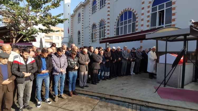 <p>Törene katılan Büyükşehir Belediye Başkanı Mehmet Hilmi Güler, Tirkil'in yakınlarına başsağlığı diledi.</p>
