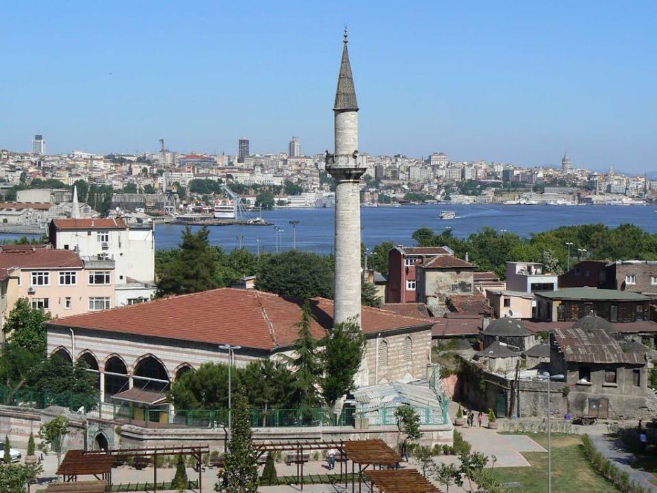 <p><strong>FATİH</strong><br />
<br />
Metrekare başına kira: 95<br />
<br />
Ortalama kira fiyatı: 8 bin 075 TL</p>
