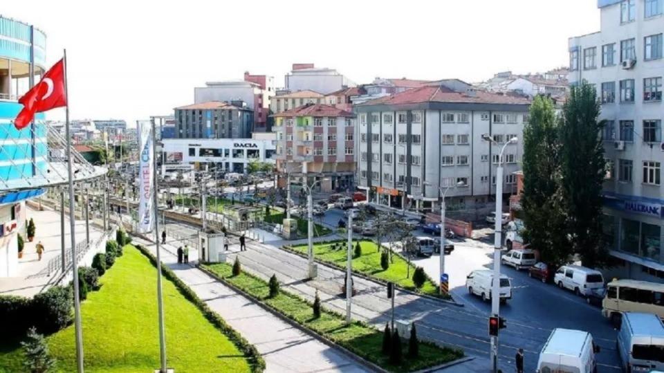 <p><strong>GÜNGÖREN</strong><br />
<br />
Metrekare başına kira: 72<br />
<br />
Ortalama kira fiyatı: 7 bin 560 TL</p>