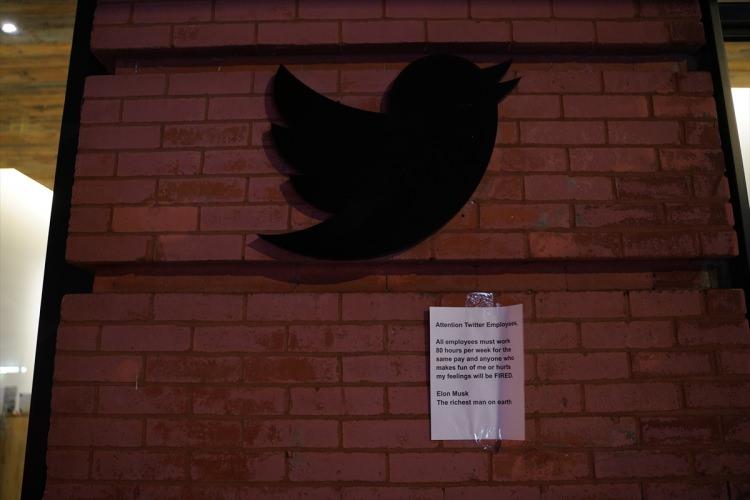 <p>Öte yandan The New York Times gazetesine göre Musk, bazı Twitter çalışanlarıyla bir araya gelerek "kritik öneme sahip roller üstlenen çalışanların" ayrılmasını engellemeye çalıştı.</p>