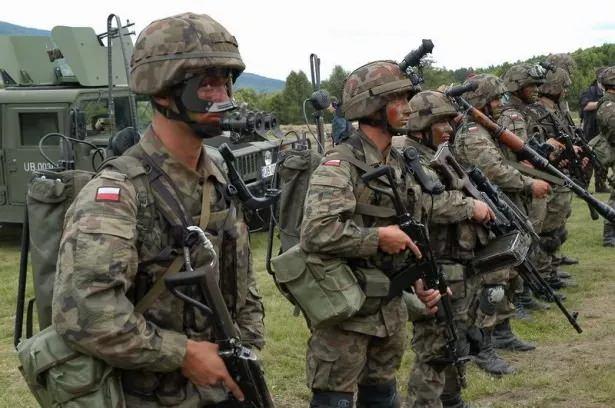 <p>Polonya<br />
<br />
14.5 Milyar Dolar</p>
