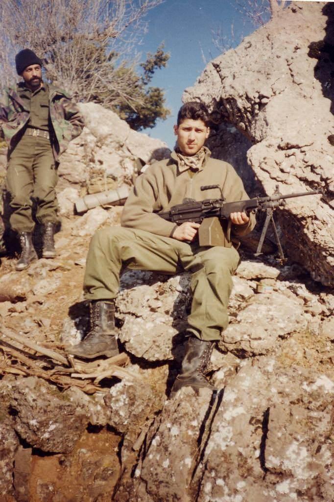<p>Sağ bacağında platin bulunan ve buna rağmen Yüksekova, Irak’ın kuzeyi ve Siirt Pervari'de terörle mücadelede görev almaya devam eden Gürbüz, 2008'den 2013'e kadar da Ankara'da Genelkurmay Başkanlığı'nda görev yaptıktan sonra sağlık sorunları nedeniyle emekliye ayrıldı.</p>
