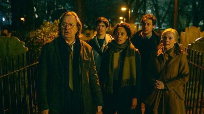 <p><span style="color:#B22222"><strong>"SLOW HORSES"</strong></span></p>

<p><strong>IMDB PUANI: 7.7</strong></p>
