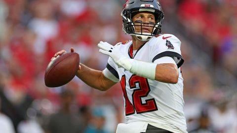 <p><span style="color:#B22222"><strong>4- TOM BRADY</strong></span></p>
<p><span style="color:#000000"><strong>Futbol yıldızı Tom Braddy, 4 milyon 61 bin kere aratılarak listede 4. sıraya yerleşti. </strong></span></p>