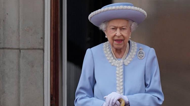 <p><span style="color:#B22222"><strong>3- KRALİÇE ELİZABETH</strong></span></p>
<p><span style="color:#000000"><strong>96 yaşında vefat eden Kraliçe Elizabeth 2022 yılı tam 4 milyon 294 bin defa aratıldı. Tahtta 70 yıl kalarak rekora imza atan Elizabeth, listede 3. sırada yer aldı. </strong></span></p>