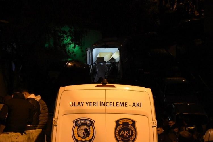 <p>UYUŞTURUCU İDDİASI </p>
<p>Vahit kızın annesine şey demiş 'kızın benim uyuşturucumu çalmış' demiş. Kızını döveceğim gibi bir şey demiş. Kadın da bunun olup olmayacağını öldüreceğini düşünemediği için bir şey yapmamış, polise şikayette bulunmamış. </p>