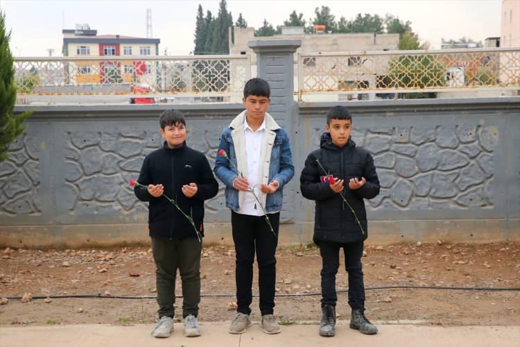 <p>Alkan'ın mesai arkadaşları ve öğrencileri, törende duygulu anlar yaşadı.</p>