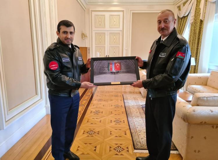 <p>Baykar halihazırda gelirlerinin yüzde 90'ından fazlasını ihracattan elde ediyor. Milli SİHA Bayraktar TB2'ye ilgi duyan çok sayıda ülke ile görüşmeler devam ediyor.</p>
